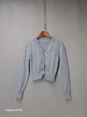 グレー ケーブル編み クロップド ニット カーディガン