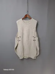 ボタン装飾 アイボリー ニット ベスト ㅡ補修