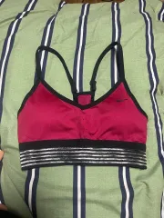 ナイキ ドライフィット スポーツブラ