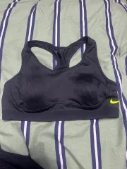 ナイキ ブラック スポーツブラ
