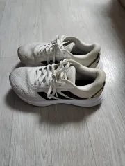 アディダス ランニングシューズ