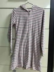 ピンク/グレー ストライプ フード ジップアップ ビーチウェア