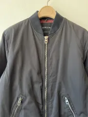 ザラ メンズ ブラック ブルゾン アウター 季節の変わり目 ダウンジャケット M