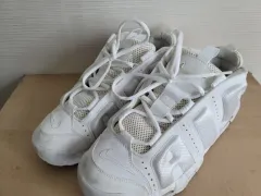 ナイキ エア モア アップテンポ ロー 白