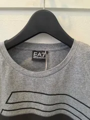 EA7 エンポリオアルマーニ グレー Tシャツ
