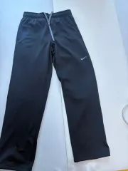 NIKE THERMA-FIT トレーニングパンツ 出品