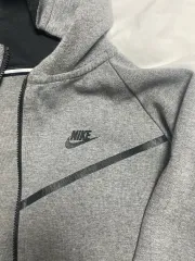 ナイキ テックパック グレー