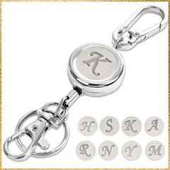 ☆彡送料無料でお届け☆彡Color:Kグレー [YooFa] キーリール カラビナ付 おしゃれ イニシャル型押し 多機能 伸縮性リール式キーリール 紛失防止 カラビナ付 伸縮自在の吊り下げ名札用 キャンプ ハイキング 釣りアウトドア用 超軽量 小 フックバック