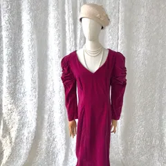 ヴィンテージ ベロア調ロングワンピース ワインレッド　ダークチェリーレッド パフスリーブ Vネック 長袖 Iライン クラシカル エレガント ドレス 秋冬 レトロ フェミニン 上品 ドレスワンピース