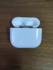 美品（正規品）Apple AirPods 第4世代 充電ケースのみ ノイキャン無し