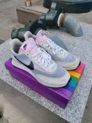 ナイキ デイブレイク スニーカー ピンク/ベージュ