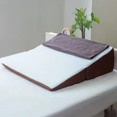 ♪背中から支える 斜めまくら ［70✕70cm］　　　まくら マクラ 枕 寝相 負担軽減 肩こり ピロー