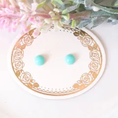 【特別価格】no.529　レジン　シンプル　エメラルドグリーンの小さいピアス　イヤリング　ハンドメイド