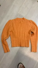 オレンジ ケーブル編み 半クロップド丈 ニット