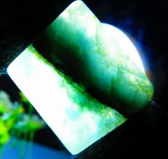 市場価格38万円！希少 ★超綺麗見惚れるほど美しい！！！純天然糸魚川翡翠超巨大原石9ｇ★tk4222