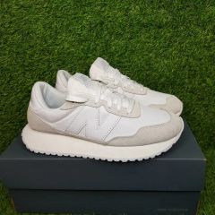 ニューバランス スニーカー (230)