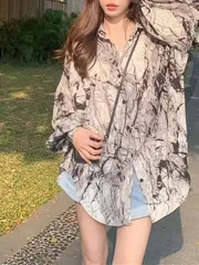 レディース 夏服 大きいサイズ プラスサイズ シャツ 長袖 ルーズフィット カジュアル トップス インク ペイント デザイン ドレープ 体型カバー ゆったり おしゃれ 韓国ファッション 春夏 秋 新作 カップルコーデ ビッグシルエット