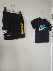 全部で5点 / 3〜5歳 / サイズ8 / NIKE キッズ Tシャツ & ハーフパンツ