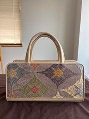 利休バック 和装用バッグ 、伊と忠 黒地に豪華な花柄刺繍 - メルカリ