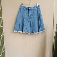 【美品】【新品タグ付き】モーメントプラス moment+ ★フェミニンさとカジュアルさをプラス★ フリンジプリーツデニムスカート 【L】