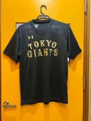 Y【Y4-25】△ UNDER ARMOUR　サイズ不明　読売ジャイアンツ　坂本勇人選手　背番号6　Vネック半袖Tシャツ　黒色×ゴールド　メンズ