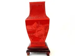 中国古美術 堆朱 花瓶 ◆ 生花 飾瓶 伝統工芸品 漆 古美術品 中国古玩 朱色 細密細工 時代物 彫刻 骨董 珍品 台座付き □８C