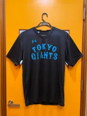 Y【Y4-29】△ UNDER ARMOUR　サイズ不明　読売ジャイアンツ　菅野智之投手　背番号18　Vネック半袖Tシャツ　黒色×青色　メンズ