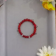 ハンドメイド／ピンクビーズブレスレット   フラワーチャーム＆アクセントビーズ入り