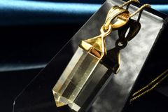 [1 점 물건] 실버 925 ◇ AAA 투명 레몬 컬러 리비안 글라스 25x8mm 양검 포인트 펜던트 톱 파워 스톤 천연석 _PD897