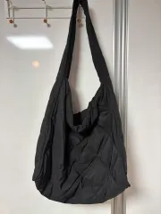 COS オーバーサイズ キルト バッグ