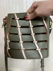 チャールズアンドキース オリーブ バッグ バケットバッグ