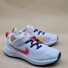新品 NIKE ナイキ レボリューション6 キッズ スポーツスニーカー 195