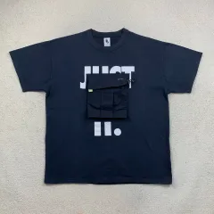 ナイキ・ラボ NRG ユーティリティー ポケット Tシャツ 黒