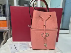 FERRAGAMO フェラガモ ガンチーニ ミニ バケット ショルダーバッグ