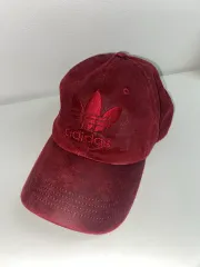 アディダス ロゴ ベースボールキャップ レッド