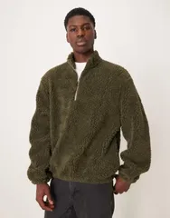 エイソス メンズ アウター パーカー・スウェット ハーフジップ スウェット シャツ ASOS DESIGN relaxed faux shearling quarter zip sweatshirt in dark Ivy green グリーン