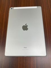 Apple iPad 本体 シルバー ケース付き第5世代 - メルカリ