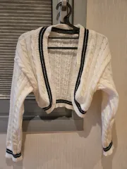 白 ケーブル編み クロップド カーディガン