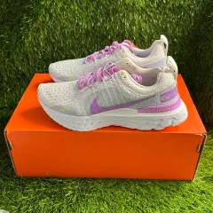 (230) ナイキ リアクト インフィニティ RUN フライニット 3 グレー ラッシュ フューシャ