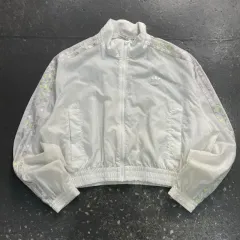 100 アディダス クロップド ウィンドブレーカー