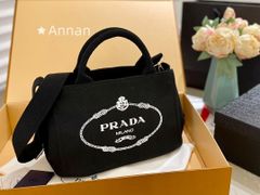 PRADA ブラックキャンバスショルダーバッグ ノベルティ - メルカリ