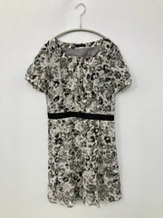 a.v.v アーヴェヴェ ワンピース S グレー 花柄・ボタニカル柄 半袖 ショート・ミニ丈 フレア