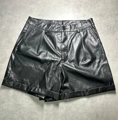 SHEIN シーイン フェイクレザー ショートパンツ 黒 M 美品 裏地付 ハイウエスト 短パン 合皮 センタープレス ロールアップ 脚長 万能
