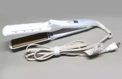 【中古】美容・健康家電 KINUJO ストレートヘアアイロン (ホワイト) [LM225]