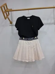 ブラック 半袖 Tシャツ + スカート セット 44