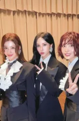 【中古】コレクションカード(女性) MISAMO(TWICE)/集合(3人)/CD「PLAY」【初回限定盤B】(WPCL-13720)封入トレーディングカード