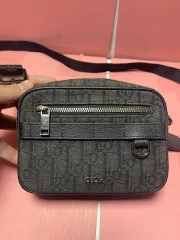 ディオール オブリーク サファリ クロスバック The First