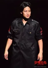 【中古】生写真(ジャニーズ) ジャニーズWEST/桐山照史/ライブフォト・膝上・衣装黒赤・目線右・両手下/少年たち Jail in the Sky