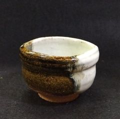 陶芸家　西岡小十　朝鮮唐津　ぐい呑　酒器　酒盃　酒杯　共箱　古唐津 陶芸家 西岡小十 絵唐津 ぐい呑 酒器 酒盃 唐津焼 共箱 - メルカリ