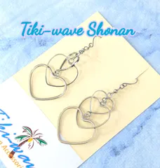 ファッションピアス  シルバーカラー ３連ハート A-402